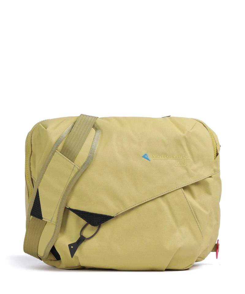 Klättermusen Gaut Messenger väska dark straw