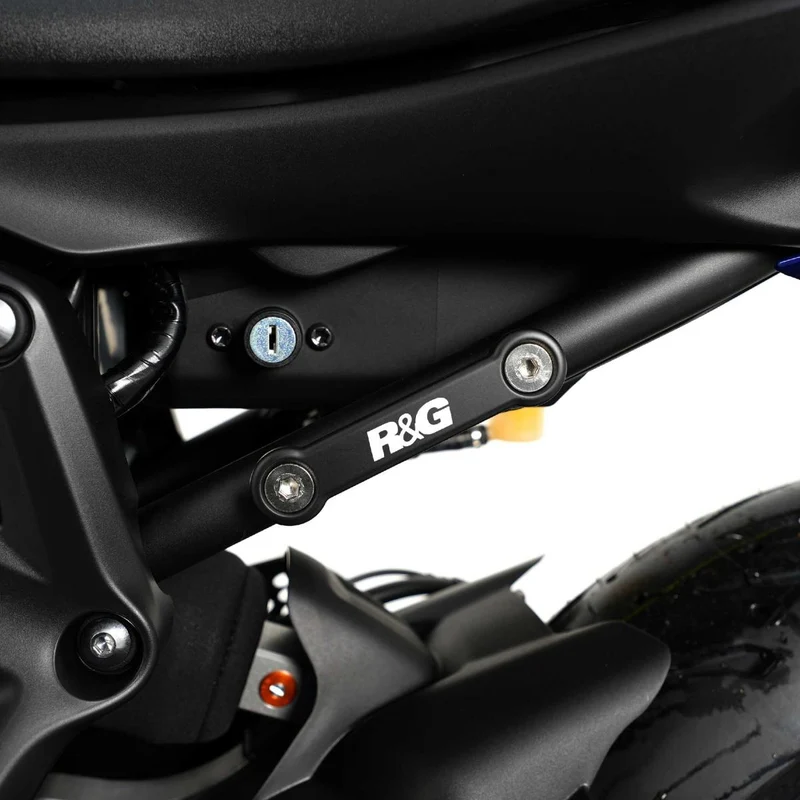 Rear Footrest Plates (pair, silver) with reservoir holder, Yamaha MT-07