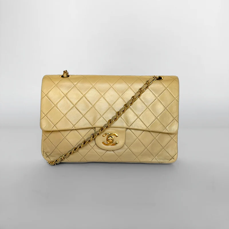 Chanel Classic Flap Bag Medium Lammskinn Läder