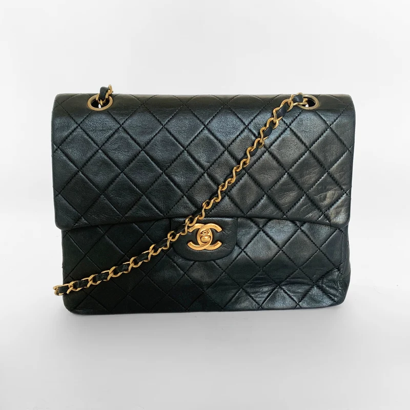 Chanel Classic Flap Bag Medeltjockt lammskinnsläder