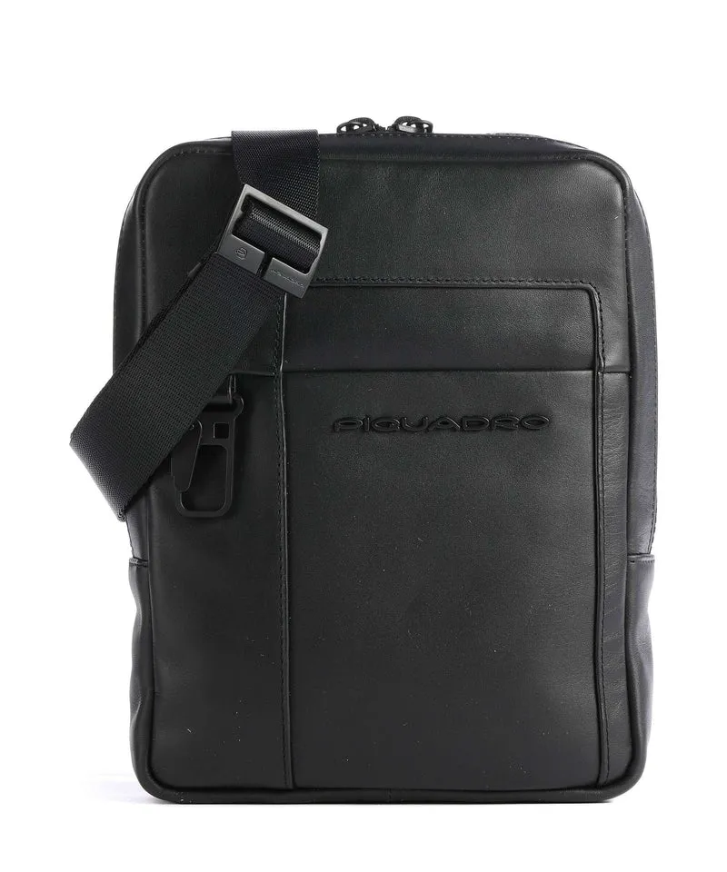 Piquadro Finn Crossover väska black